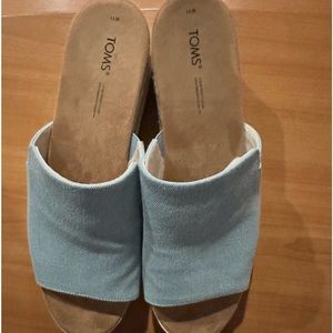 Diana Mule Sandal blue washed Denim. Slight worn. Very comfortable